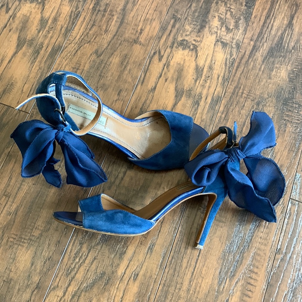 Beautiful Tosca Blu blue suede heels